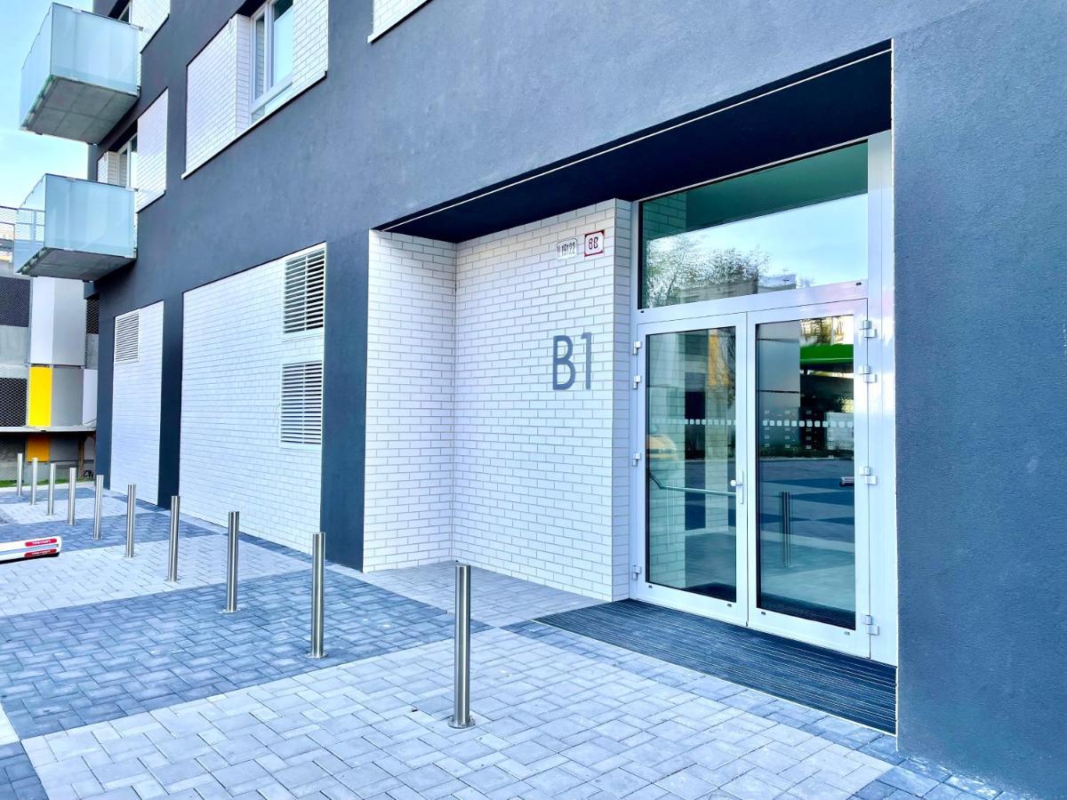 Arenas Apartment Bratislava Luaran gambar